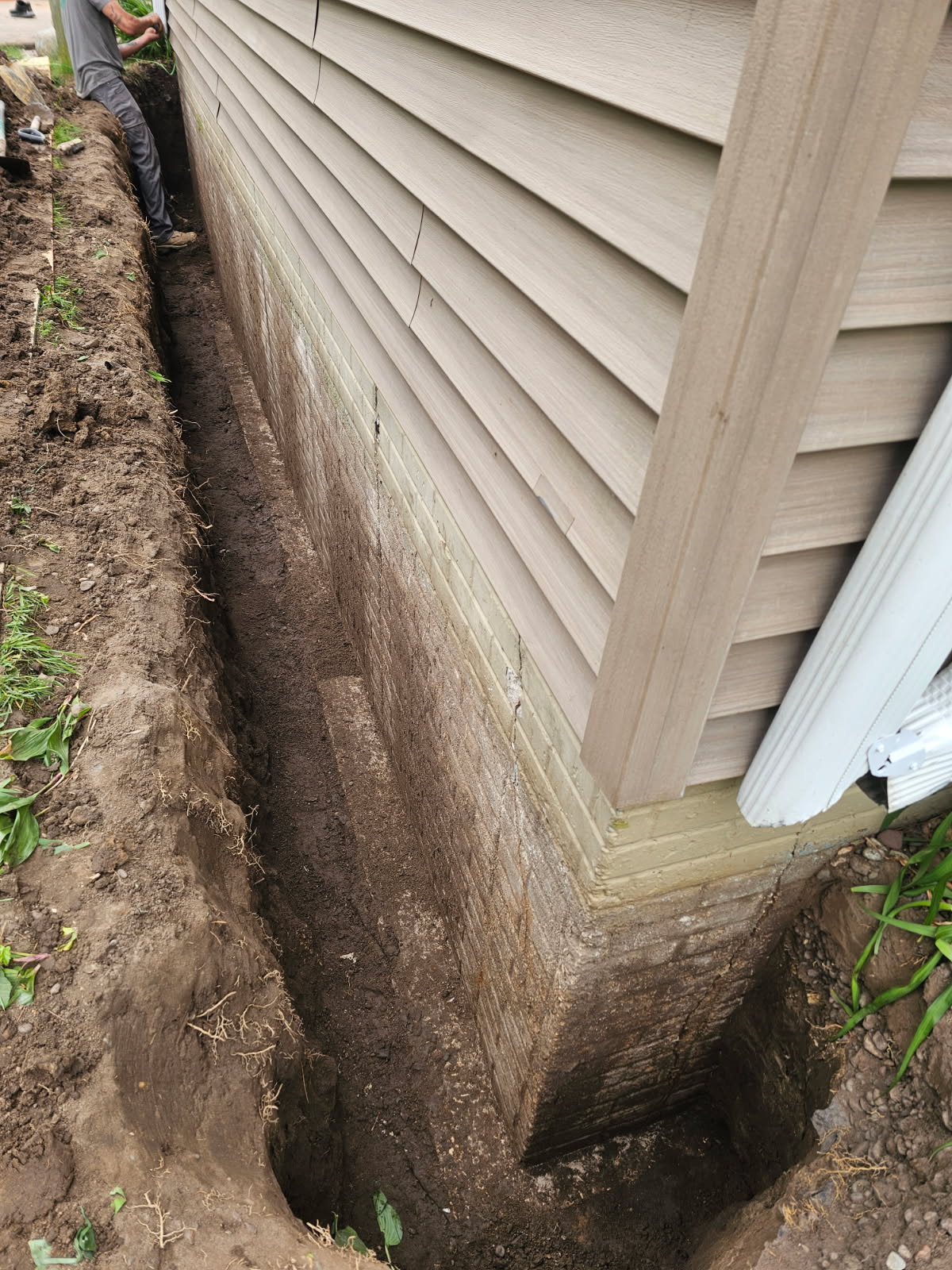 Exterior foundation crack repair in Bettendorf, Iowa by Behncke Construction 1