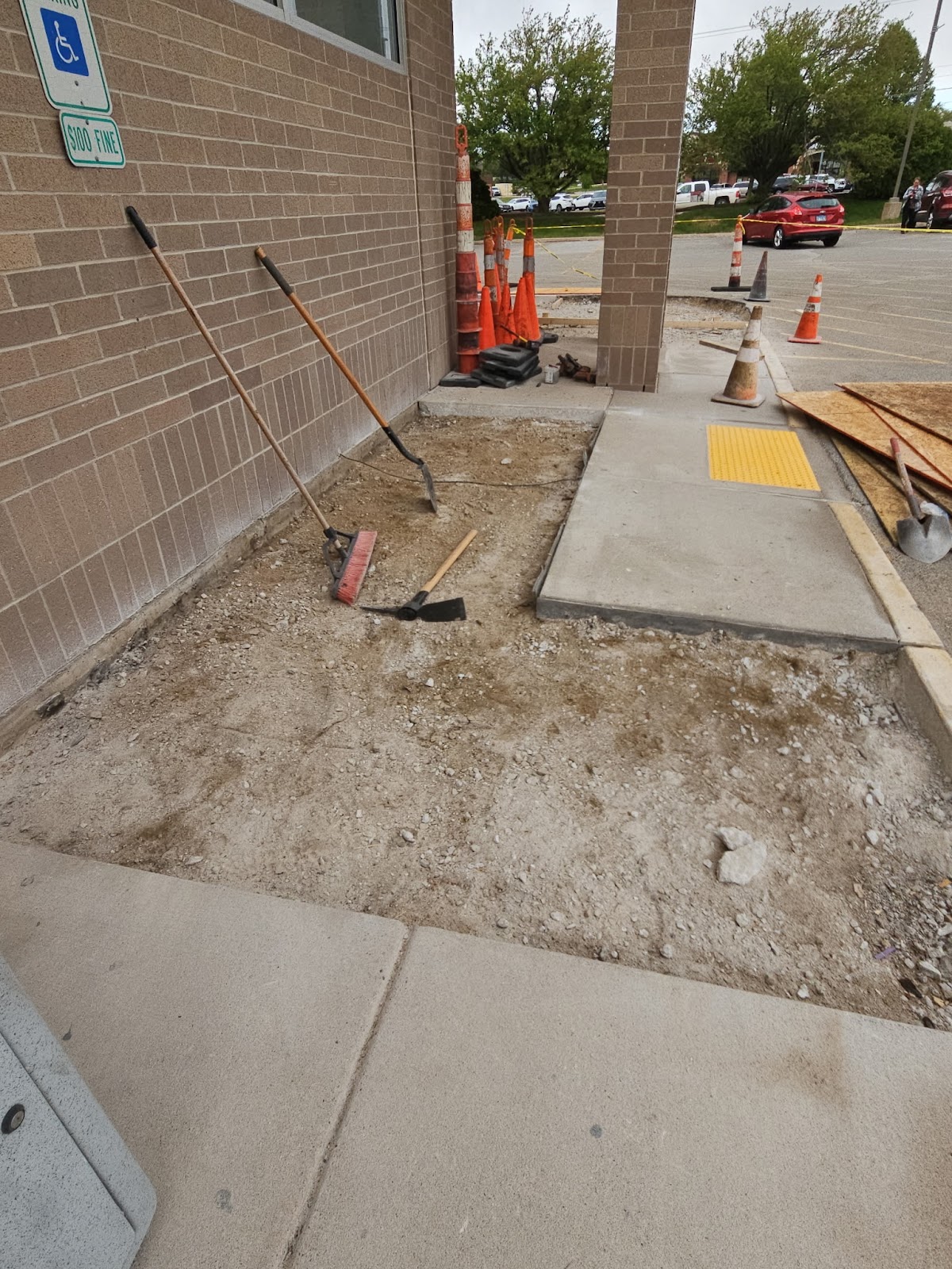 Concrete sidewalk and entryway replacement at Walgreens in Bettendorf, Iowa by Behncke Construction 2