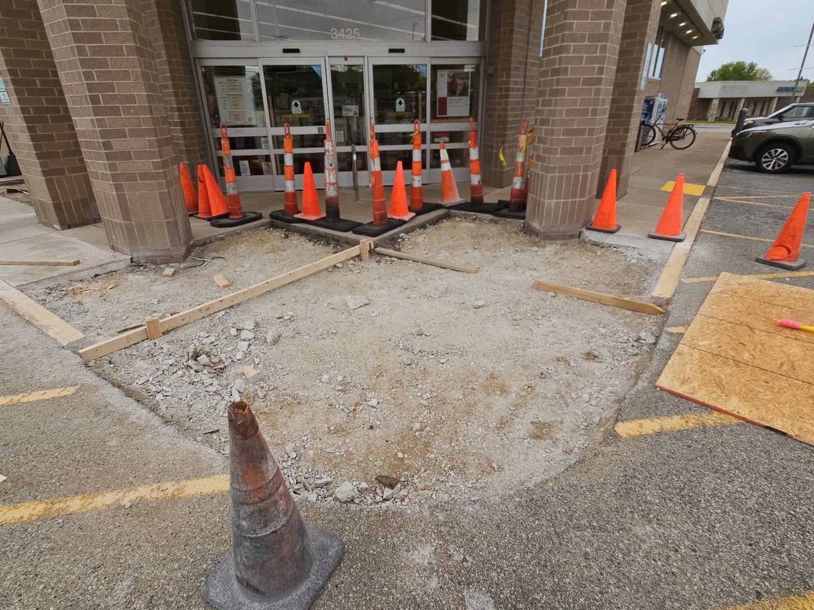 Concrete sidewalk and entryway replacement at Walgreens in Bettendorf, Iowa by Behncke Construction 4