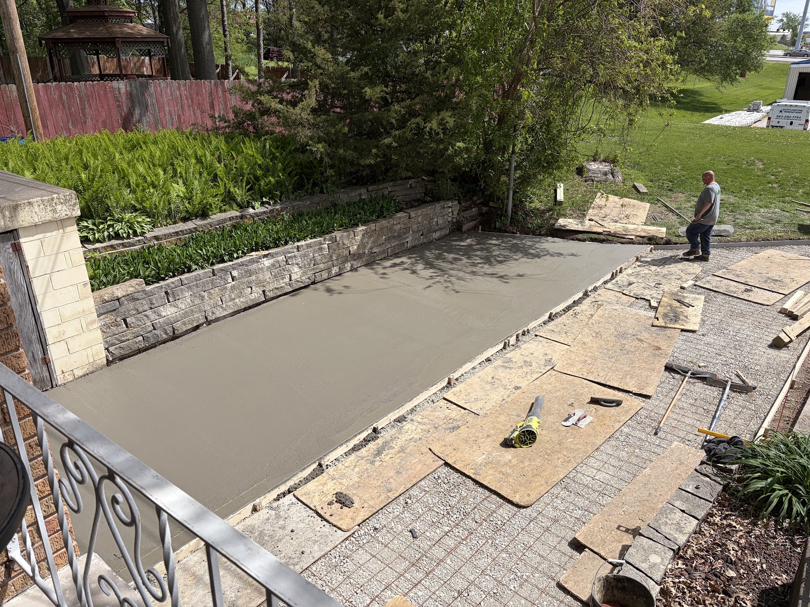 Concrete driveway and retaining wall repair in Davenport, Iowa by Behncke Construction 4