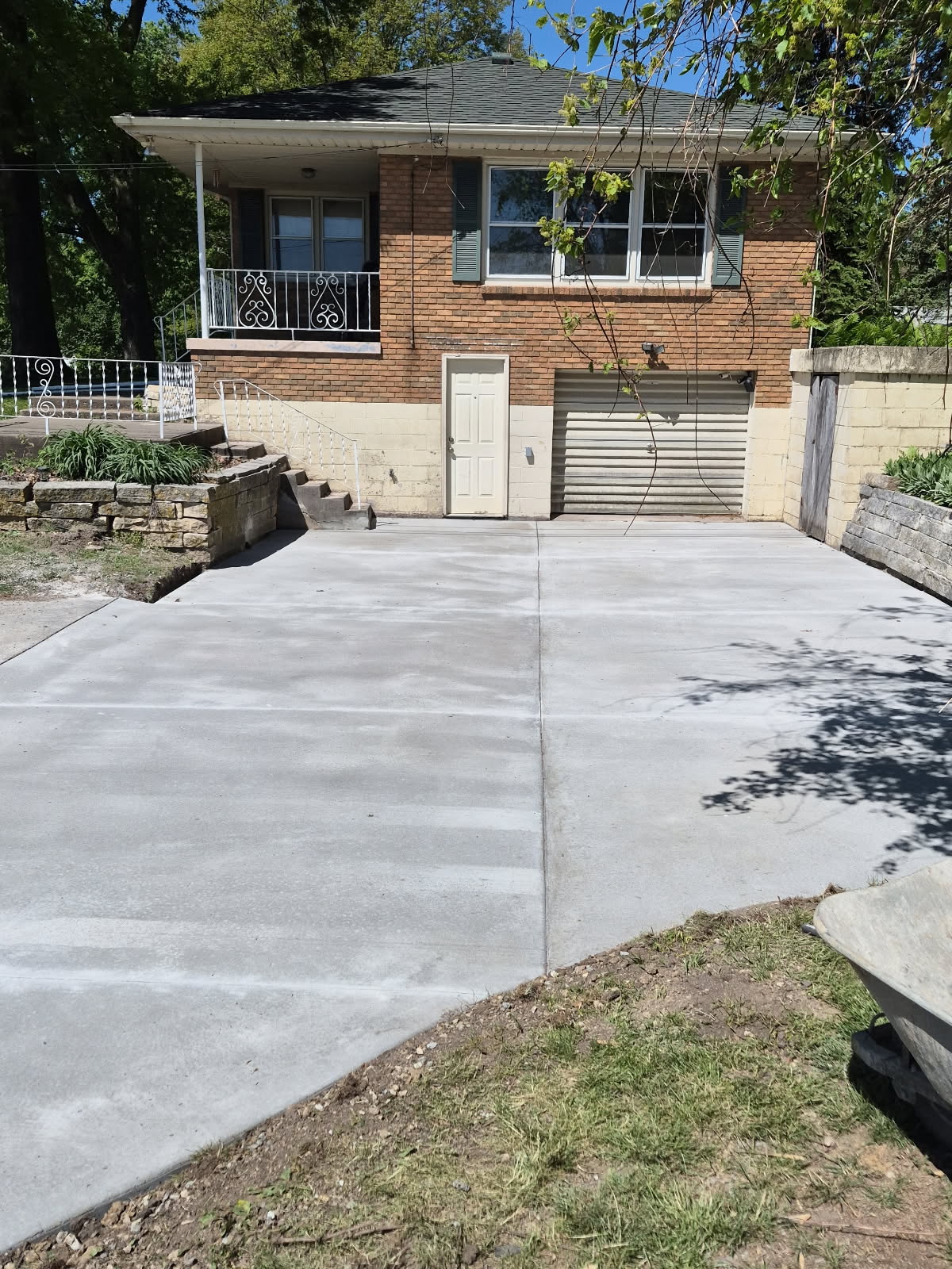 Concrete Driveway and Retaining Wall Repair — Davenport, Iowa